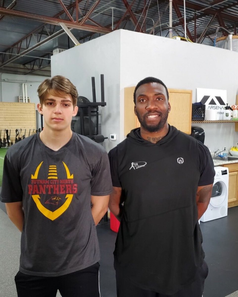 QBimpact's tweet photo. Saturday Morning Strength &amp; Performance, with some LB #WORK with Coach @MahalaWiggins 

#SameGameDifferentLevels #QBimpact #SKILLZ #CompleteTheMission #Consistency https://t.co/dMHXAdsbdn
