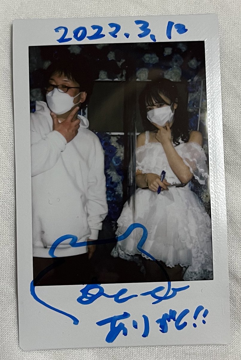 tip2toe2run3's tweet photo. ３年前にネコ列とちゅら列を間違えて並んでしまったのがきっかけで始まったガチ恋もわたちゃんの卒業でとりあえず完結しました。
わたちゃんとは85才になったら結婚をする約束をしてるのでその日までしばしのお別れです。
まさかの宿題最後の最後で返ってきた🤧
#chuLa https://t.co/z05Kz8kIyW