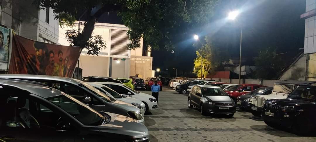 MegastarAddicts's tweet image. Irinjalakkuda Mass Movies &amp;amp; Alapuzha Kairali Second Show 🔥
#Bheeshmaparvam 
#SecondWeek 
@mammukka