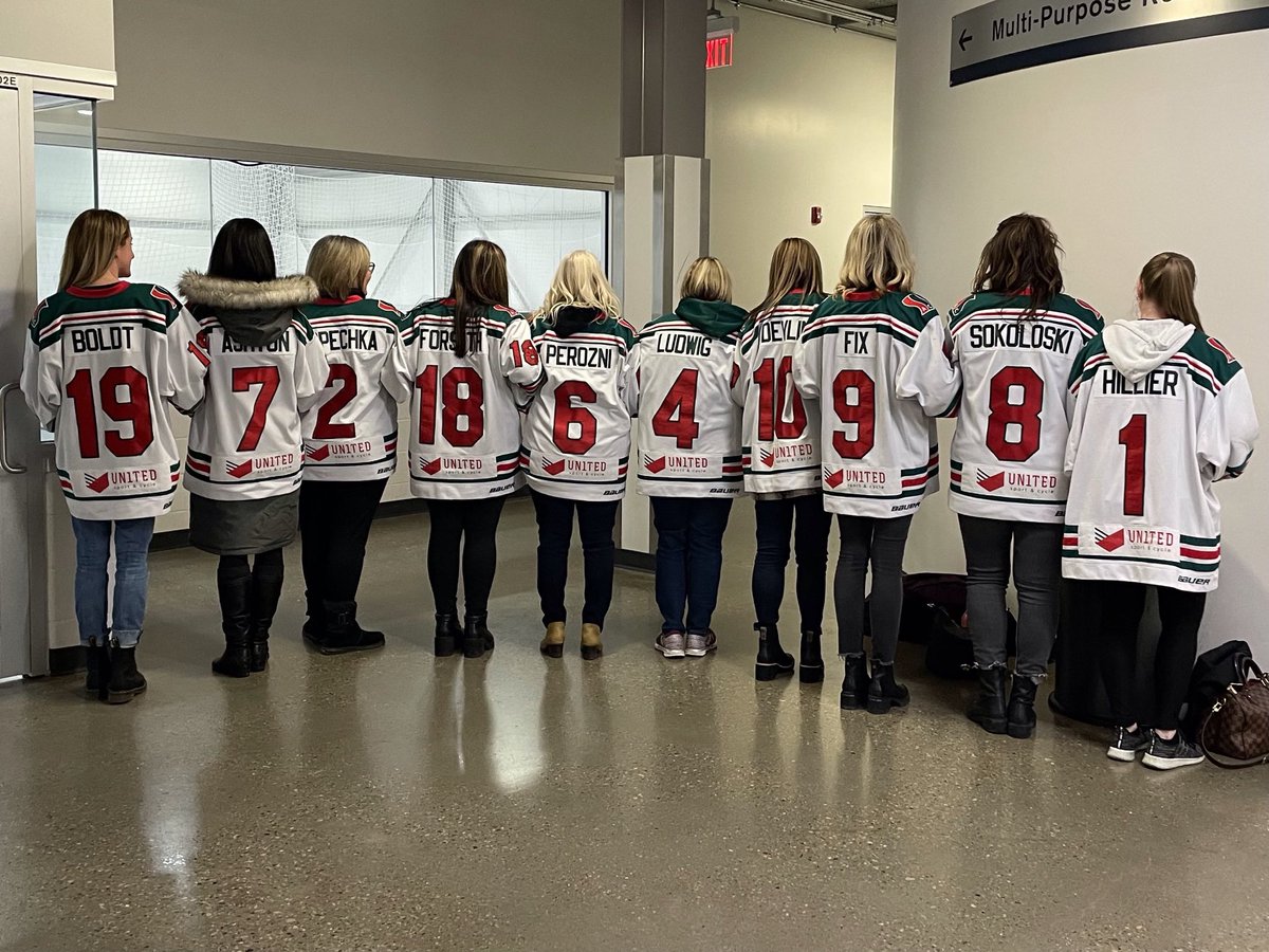 Calling all Bulldogs fans! Join our crazy hockey moms and let’s #fillthebill today at 2:30! #ssac #FERDA #playoffs #game2 <a href="/CoachCalGTW/">Coach Cal</a> #weneedyou