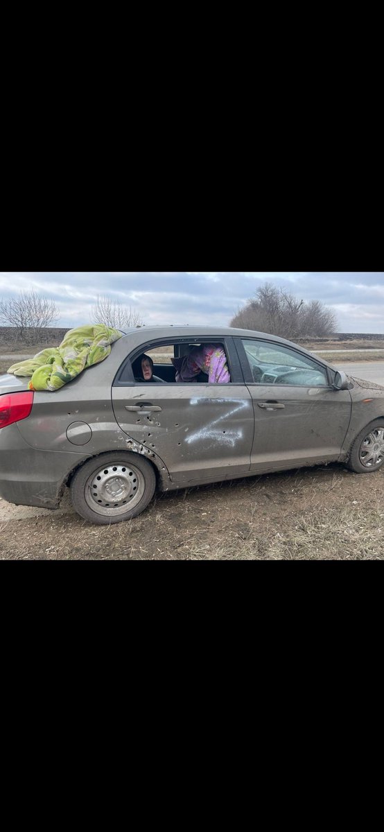 mark02061992's tweet photo. @CanePlayzRL @JimforAmericans @POTUS Who do you think shoots unarmed people? When they are being helped to evacuate. Russian soldiers and volunteers are trying to help deliver food, get people out of the shelling https://t.co/v3m5Et0c8p