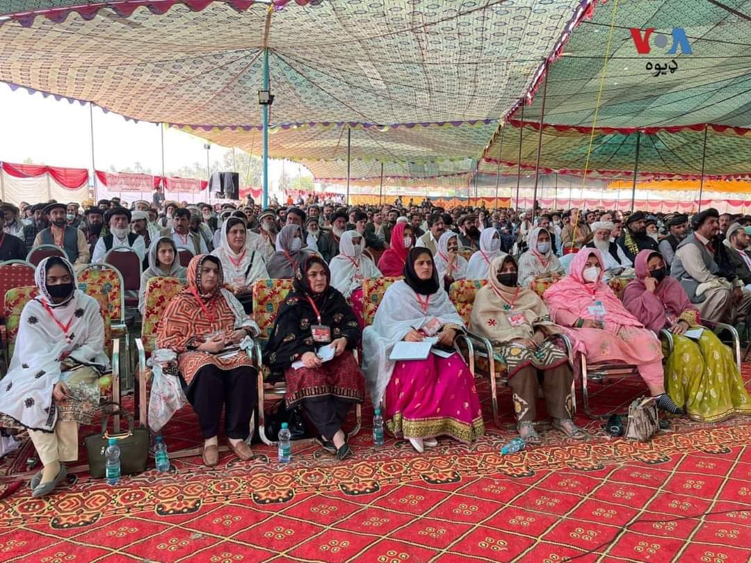 mohibkakar1017's tweet image. Appreciation of #internationalmedia
For live coverage of  #PashtunNationalJirga

#ZaRaM #PashtunNationalJirgaBannu #pashtunlivesmatter