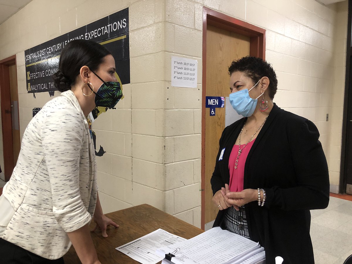 SoniaChangDiaz's tweet photo. We're back at it here in Springfield!
Loved getting to meet and talk with folks in person at the caucus about environmental justice, my plan for debt-free education from birth to adulthood, affordable housing, & more to build a Commonwealth that works for everyone. https://t.co/1D3HWfc3Nt