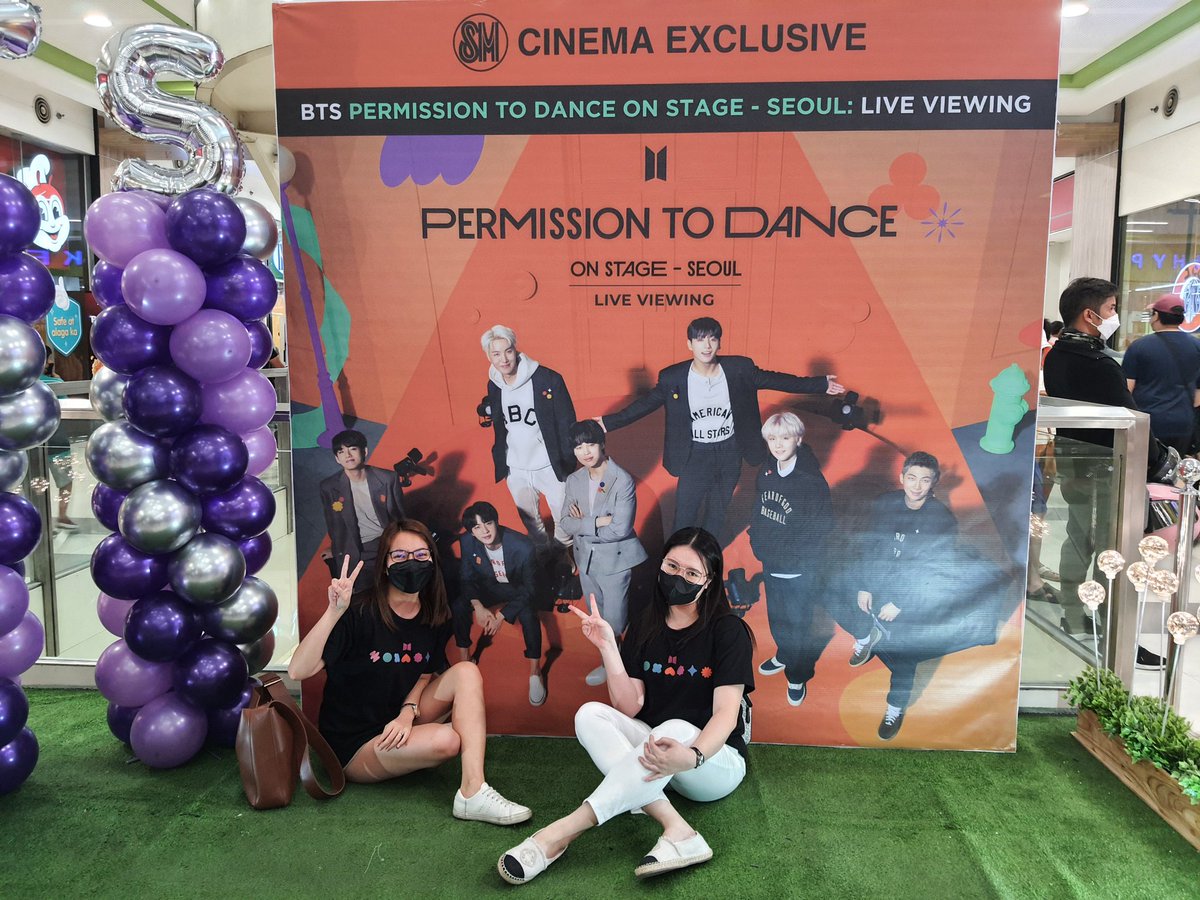 jM_dZ15's tweet photo. 💜💜💜💜
#PTDLIVEVIEWING 
#PTD_ON_STAGE_SEOUL_day2 
#PTD_ON_STAGE_SEOUL 
#BTSPermissionToDanceOnStage 
#PTD_ON_STAGE 
#BTS_PTD_ON_STAGE_SEOUL 
#PTD_ON_STAGE_LV 
@bts_bighit @BTS_twt https://t.co/o5EgiQD1zl https://t.co/ZsLqnV4RND