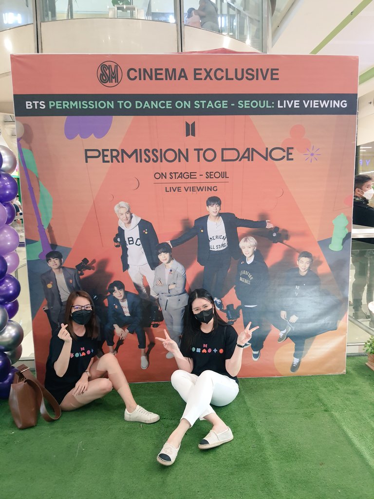 jM_dZ15's tweet photo. 💜💜💜💜
#PTDLIVEVIEWING 
#PTD_ON_STAGE_SEOUL_day2 
#PTD_ON_STAGE_SEOUL 
#BTSPermissionToDanceOnStage 
#PTD_ON_STAGE 
#BTS_PTD_ON_STAGE_SEOUL 
#PTD_ON_STAGE_LV 
@bts_bighit @BTS_twt https://t.co/o5EgiQD1zl https://t.co/ZsLqnV4RND