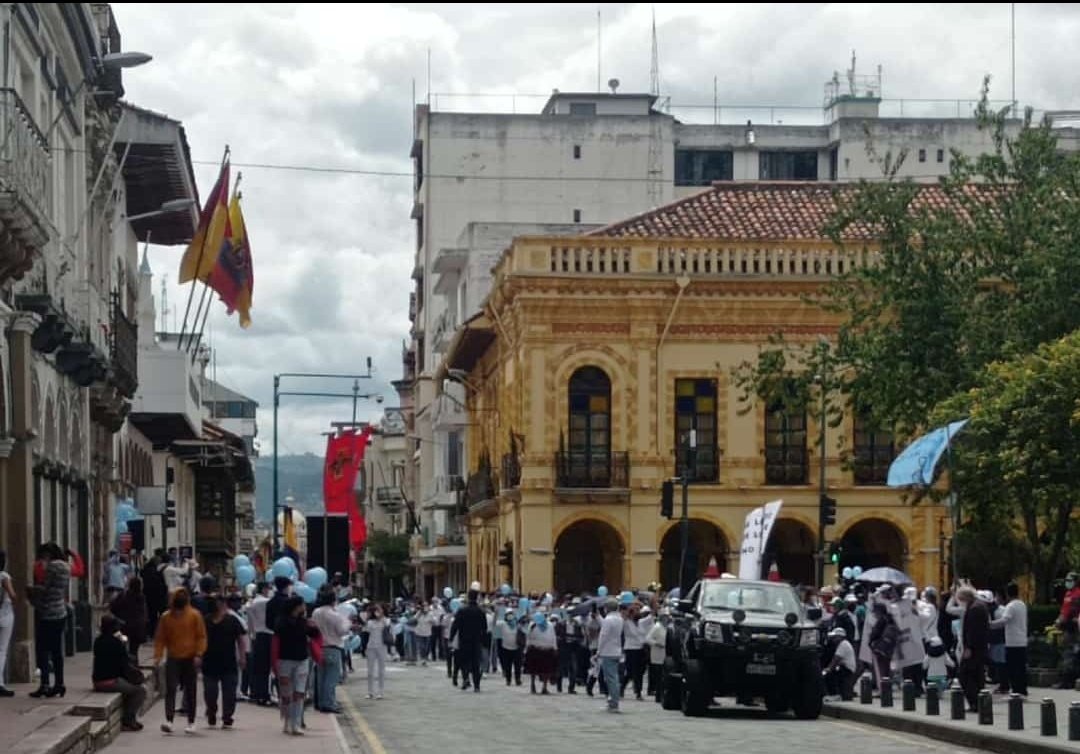 PROVIDA19's tweet photo. #VetoProvida Si a la Vida Señor Presidente #VetoPorLaVida Pide la Gente!!! CUENCA https://t.co/cDD8qOR8H7
