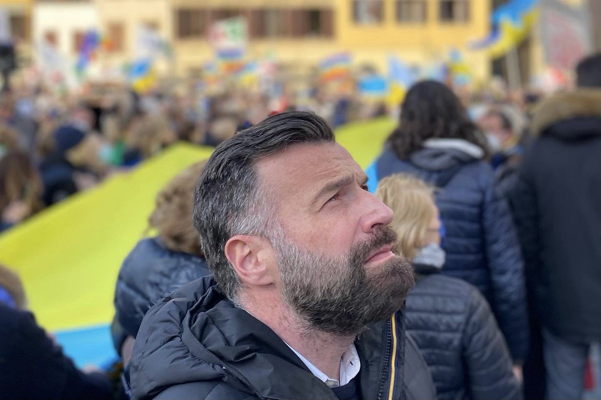 ZanAlessandro's tweet photo. L’#Ucraina è Europa. E le città d’Europa oggi sono scese in piazza a dimostrarlo 🇺🇦🇪🇺

#aFirenzeperlapace https://t.co/48GfLGynF5