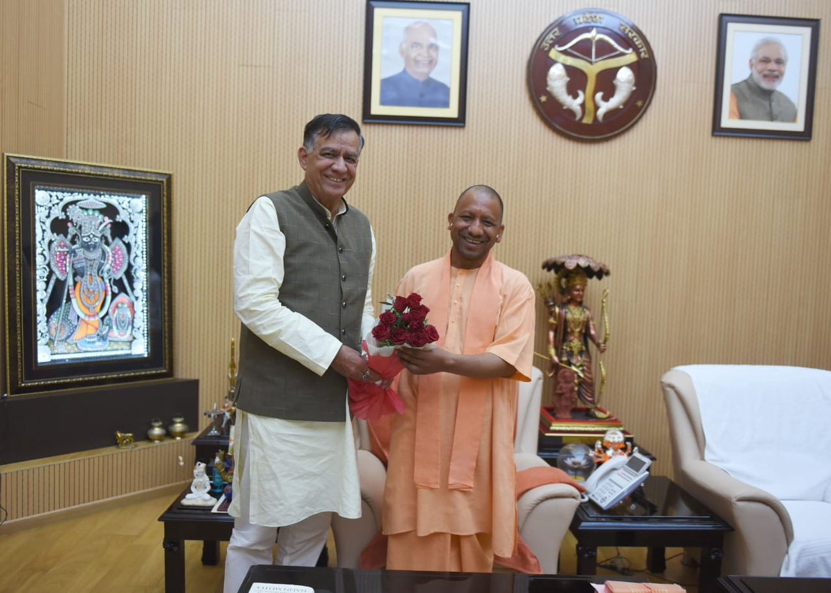Satishmahanaup's tweet photo. माननीय मुख्यमंत्री आदरणीय श्री योगी आदित्यनाथ जी महाराज से भेंट कर अपनी कृतज्ञता एवं शुभकामनाएं प्रेषित की।
@myogiadityanath https://t.co/4lF7ff4BqT