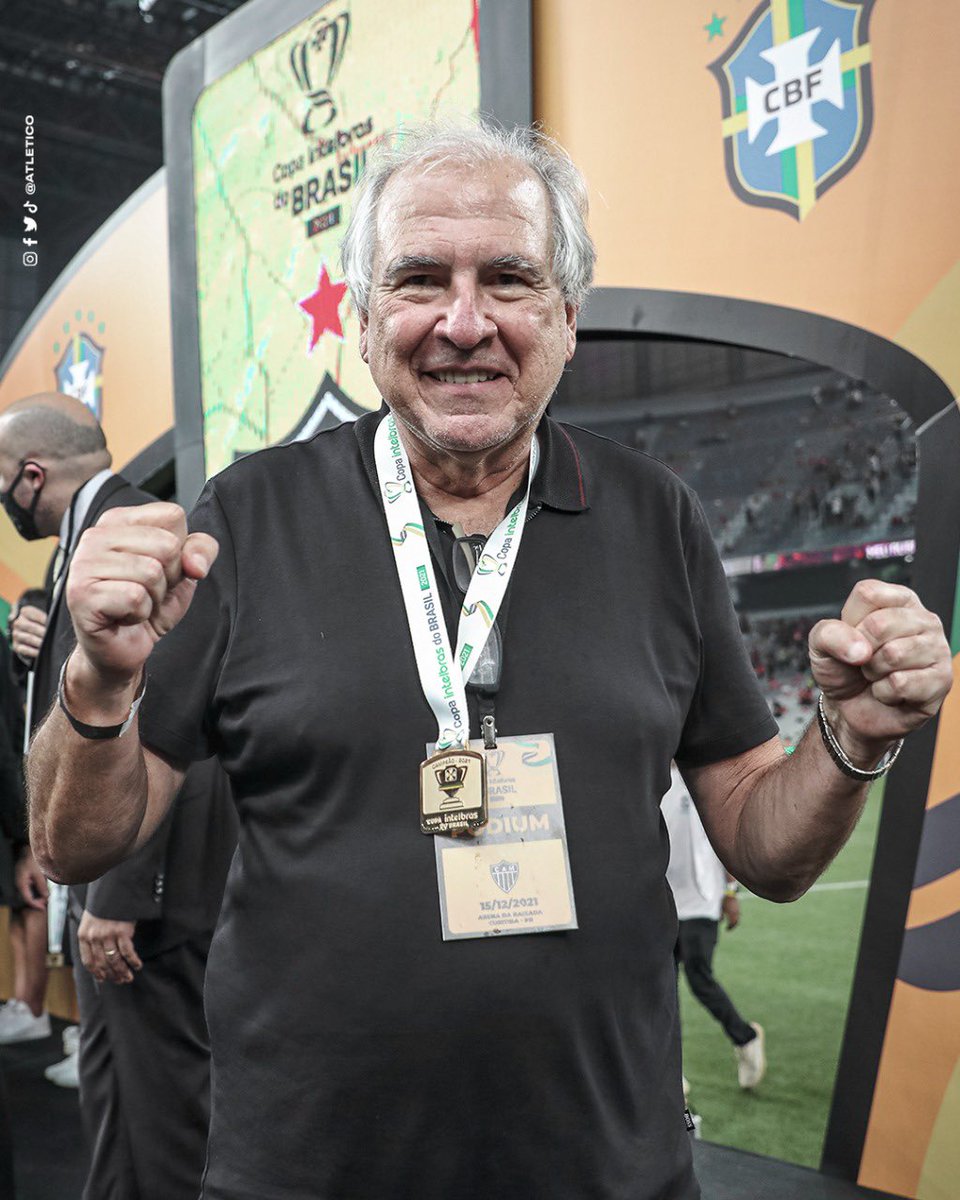 Parabéns, Vovô Menin! 👏🏻🐔🎉🎂🎈

Obrigado por tudo que fez e continua a fazer pelo nosso #Galo, sempre movido pelo amor ao Clube Atlético Mineiro. Vida longa, Rubens Menin! Seguimos juntos! 🏴🏳️