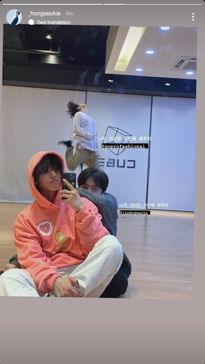 ptgshinee's tweet photo. hongseok tagging jinho: my first cute follower
hongseok tagging shinwon: my weird second follower

helpppp https://t.co/mWZzCQBz81