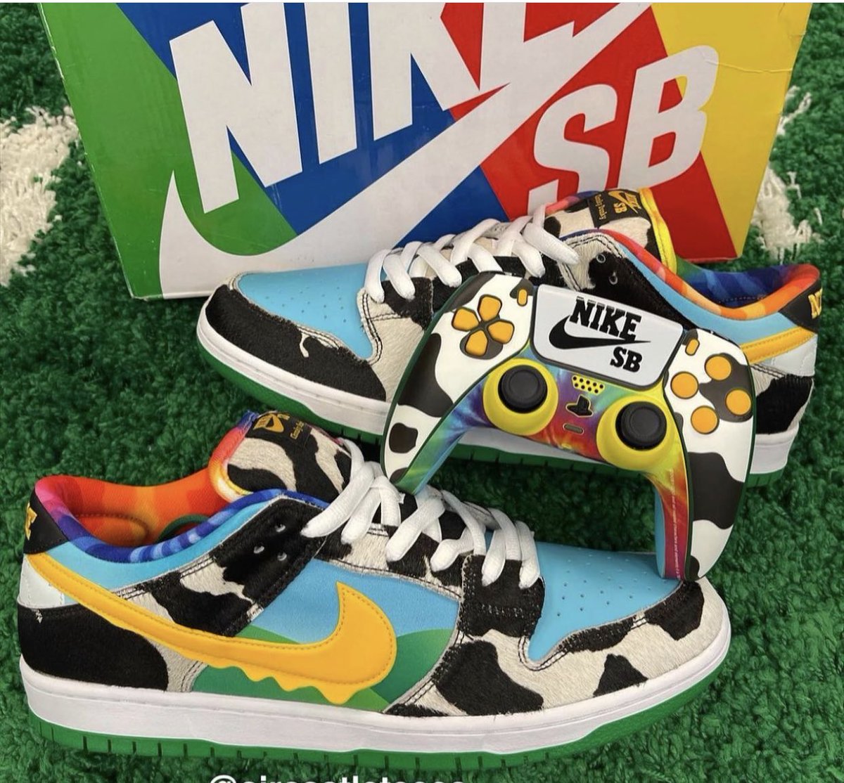 Summmers_'s tweet photo. ‼️‼️ Attention ‼️‼️ CUSTOM CONTROLLER GIVEAWAY. Get this to 100 RT’s and you get a chance to win and choose how you want your next controller to look. Last giveaway for a while. READY. SET. GO‼️‼️‼️‼️ https://t.co/Fh2cTNvbOU