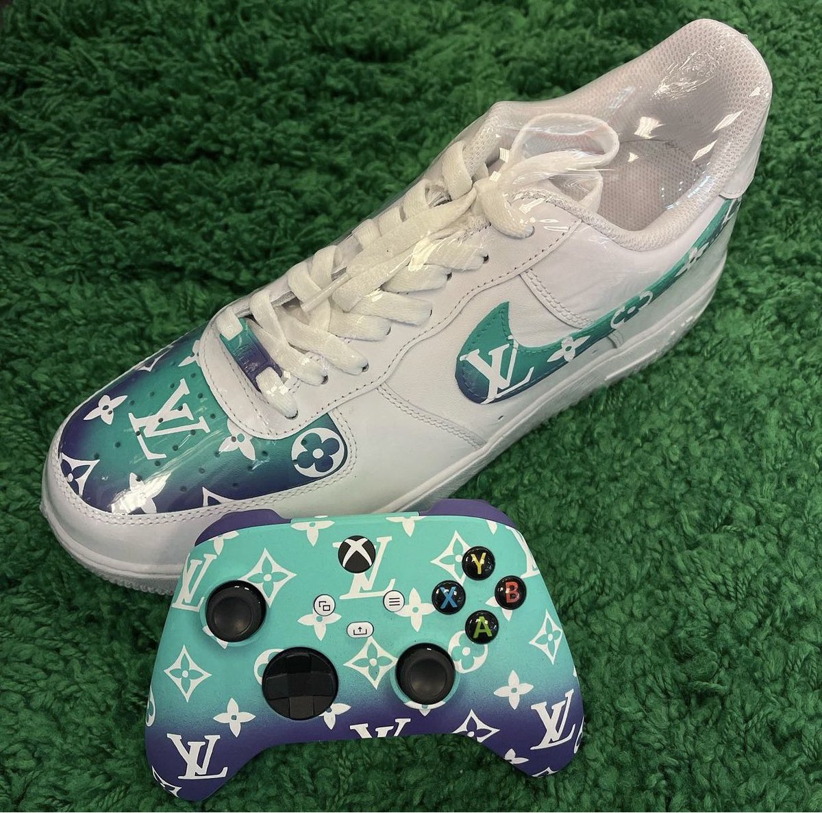 Summmers_'s tweet photo. ‼️‼️ Attention ‼️‼️ CUSTOM CONTROLLER GIVEAWAY. Get this to 100 RT’s and you get a chance to win and choose how you want your next controller to look. Last giveaway for a while. READY. SET. GO‼️‼️‼️‼️ https://t.co/Fh2cTNvbOU