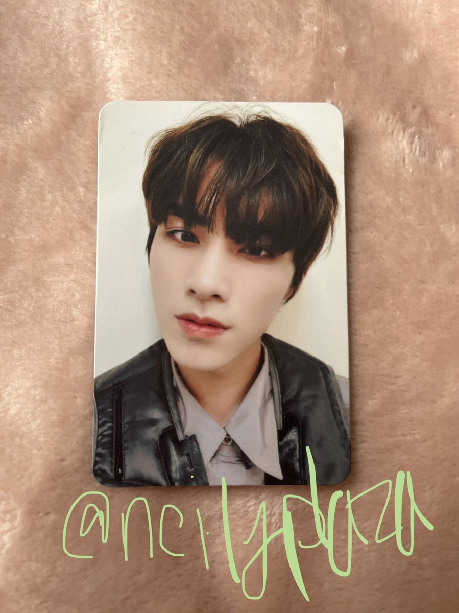 ncityplaza's tweet photo. 🌱wts wayv take off photo card🌱
have- xiaojun (was purchased damaged dm for video)
want- $20usd (stamped included)
location - 🇨🇦
ww - usa/can only https://t.co/fTG9XJ1LHP