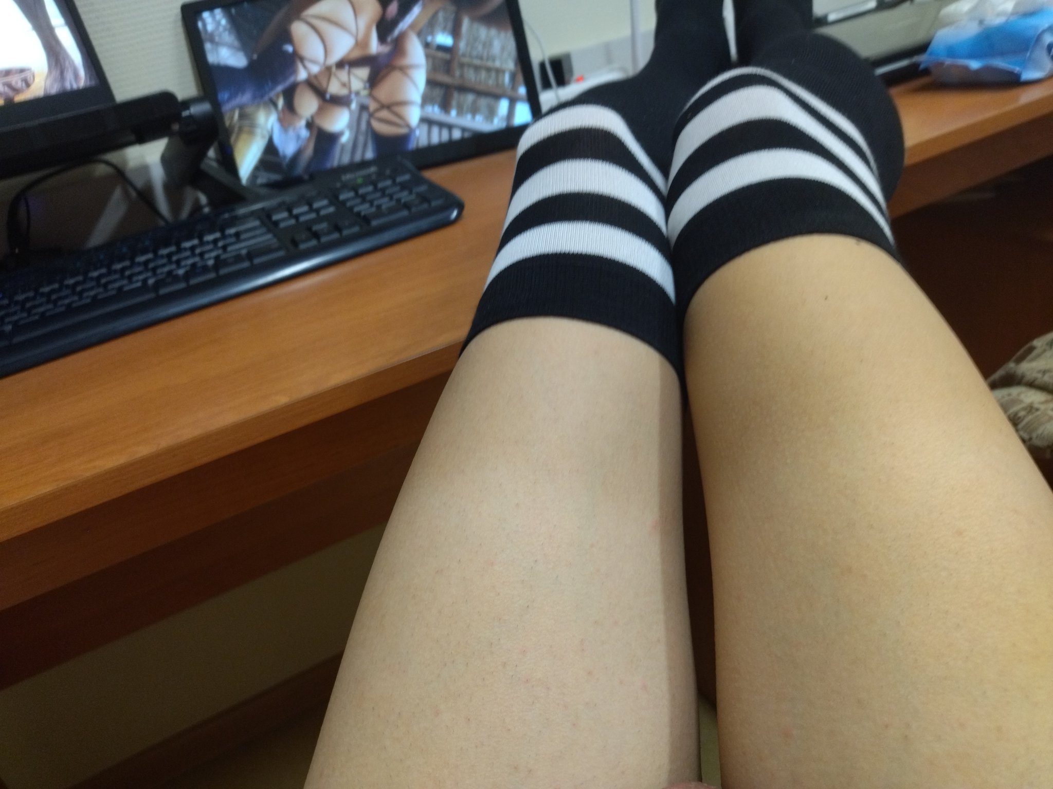 1 pic. Anyone wants to watch some porn with me? #HorseCock
#Femboy #LGBTQ #Porn #Cute #Horny #Lewd  #Hot
