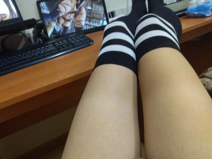 1 pic. Anyone wants to watch some porn with me? #HorseCock
#Femboy #LGBTQ #Porn #Cute #Horny #Lewd  #Hot