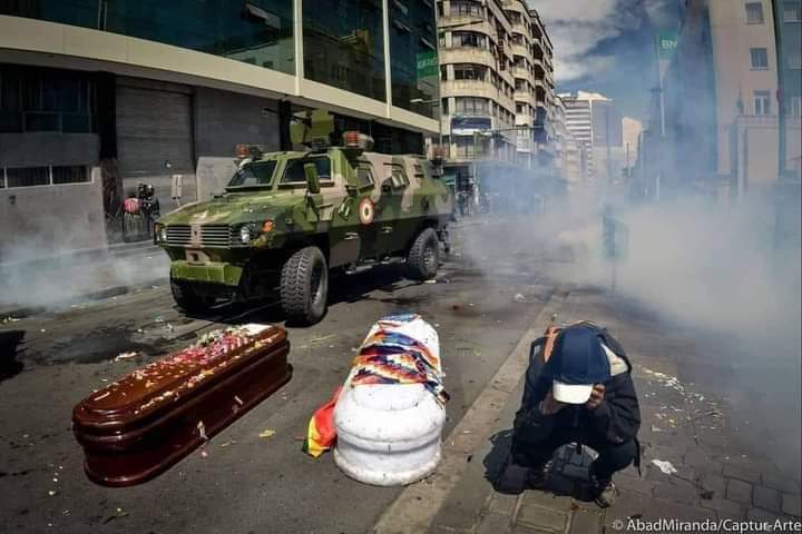 GaboVillalbaP's tweet photo. ¿Y todavía tienen el descaro de decir que no fue Golpe?
Si hasta una marcha fúnebre reprimieron. https://t.co/8dLamkGV9Y