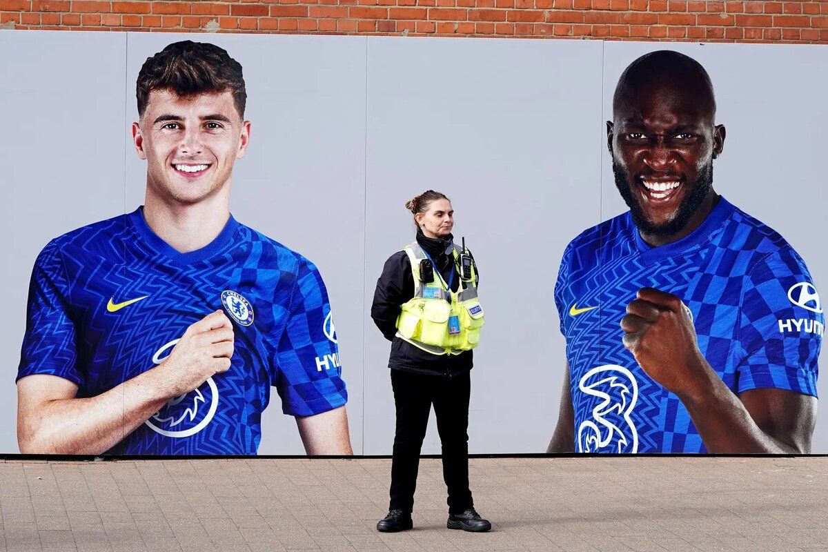 Security outside Stamford Bridge in London, the home of Chelsea FC, after Roman Abramovich is hit with sanctions by the UK government
Credit: Stefan Rousseau/PA Wire https://t.co/DMW1AXuKu1