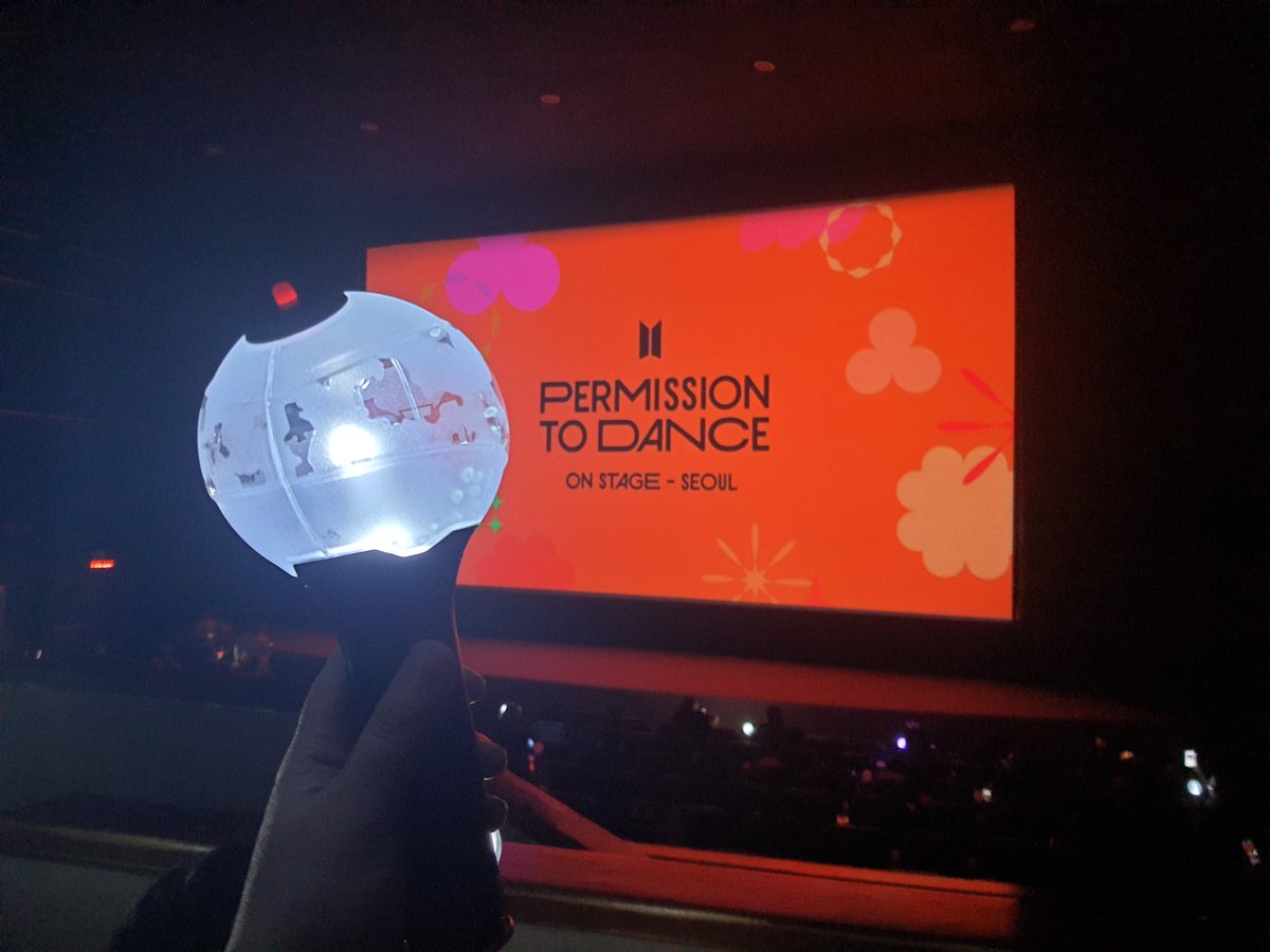 jM_dZ15's tweet photo. 💜💜💜💜
#PTDLIVEVIEWING 
#PTD_ON_STAGE_SEOUL_day2 
#PTD_ON_STAGE_SEOUL 
#BTSPermissionToDanceOnStage 
#PTD_ON_STAGE 
#BTS_PTD_ON_STAGE_SEOUL 
#PTD_ON_STAGE_LV 
@bts_bighit @BTS_twt https://t.co/o5EgiQD1zl https://t.co/ZsLqnV4RND