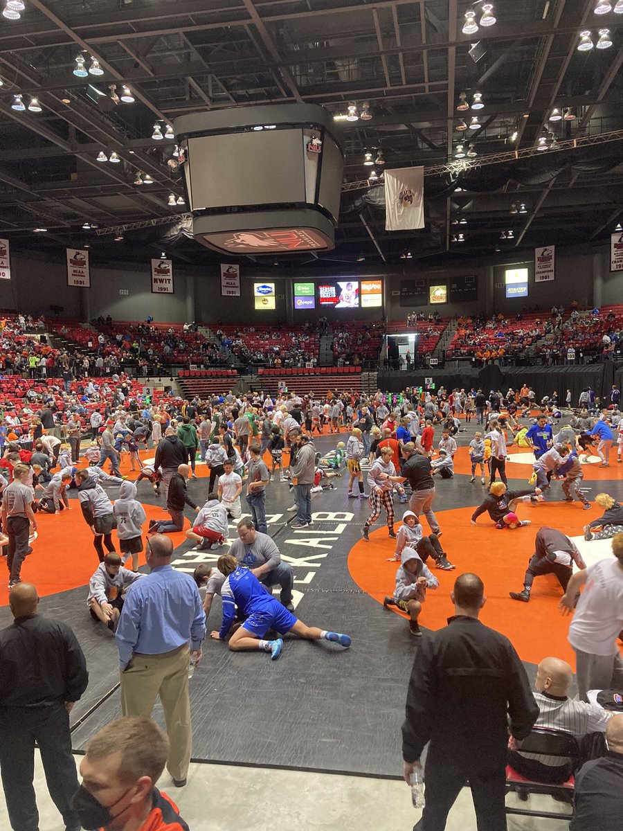 Getting ready for the semi’s and Qt. Finals WB. #SandwichPride. <a href="/DarnellShane/">Shane Darnell Ed.D</a> <a href="/SandwichCUSD430/">Sandwich CUSD 430</a> <a href="/SHSROWDIES/">SANDWICH ROWDIES</a>