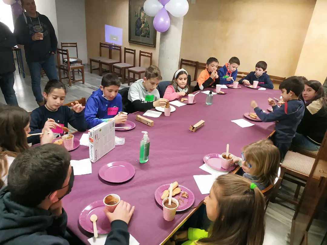 7PalabrasSoria's tweet photo. Aqui os dejamos más fotos de la Actividad realizada en el Club Infantil 7P.
Nuestros niños, y los no tan niños, nos lo hemos pasado en grande aprendiendo un poquito más sobre la #SemanaSanta!
#Club7Psoria #Club7P #clubinfantil7P #cofradia7palabrassoria #semanasantasoria https://t.co/m3Se7MJRw1