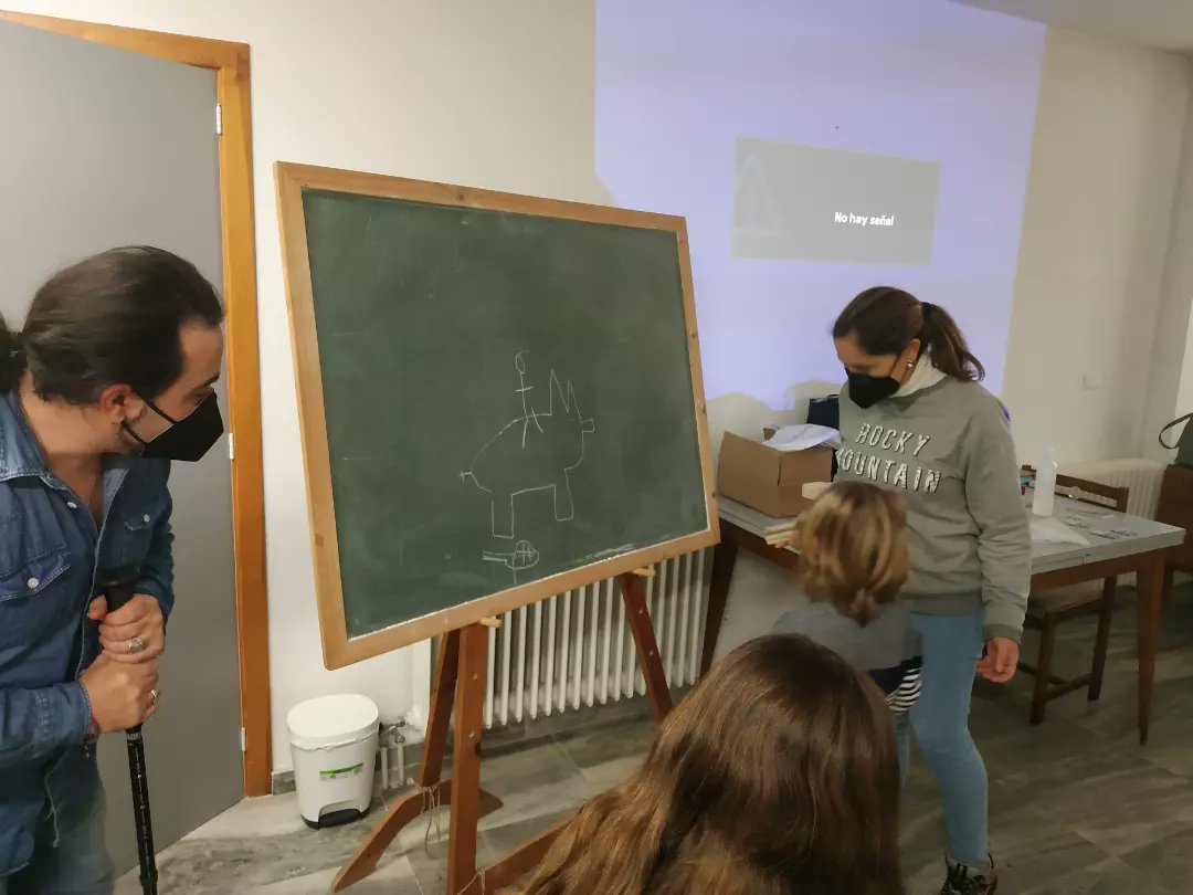 7PalabrasSoria's tweet photo. Aqui os dejamos más fotos de la Actividad realizada en el Club Infantil 7P.
Nuestros niños, y los no tan niños, nos lo hemos pasado en grande aprendiendo un poquito más sobre la #SemanaSanta!
#Club7Psoria #Club7P #clubinfantil7P #cofradia7palabrassoria #semanasantasoria https://t.co/m3Se7MJRw1