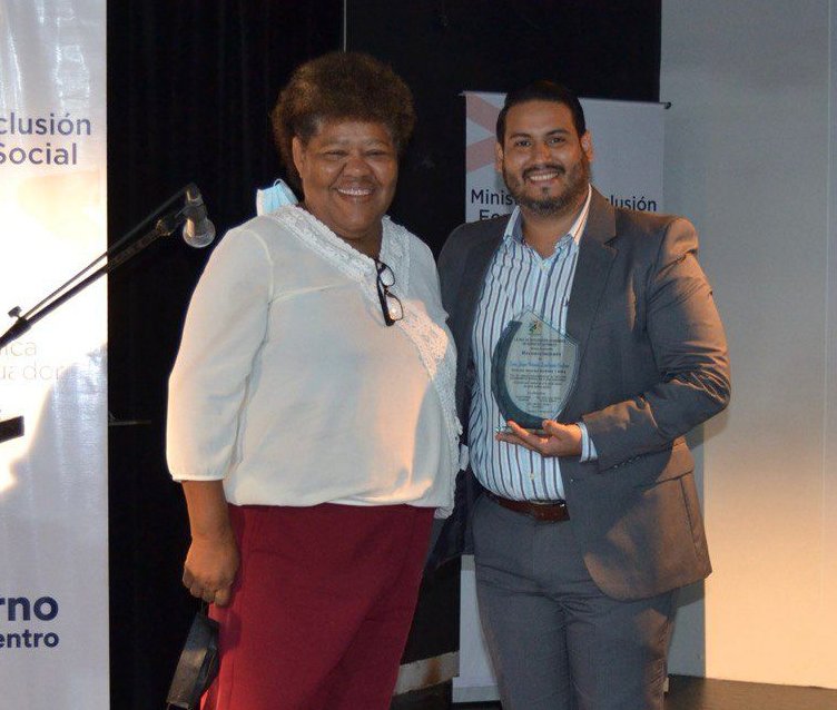 eps_red's tweet photo. #REDGLOBAL, agradece a @JaimeZambrano4 por el apoyo brindado a las organizaciones y unidades económicas del sector #EPS, #Org que brindan sus servicios en #DistritoCentroSurMIES; lideres como usted necesita el país. #JuntosLoLogramos  @InclusionEc @EstebanBernalB @VeronicaCandoB https://t.co/4HbrlYYfJO