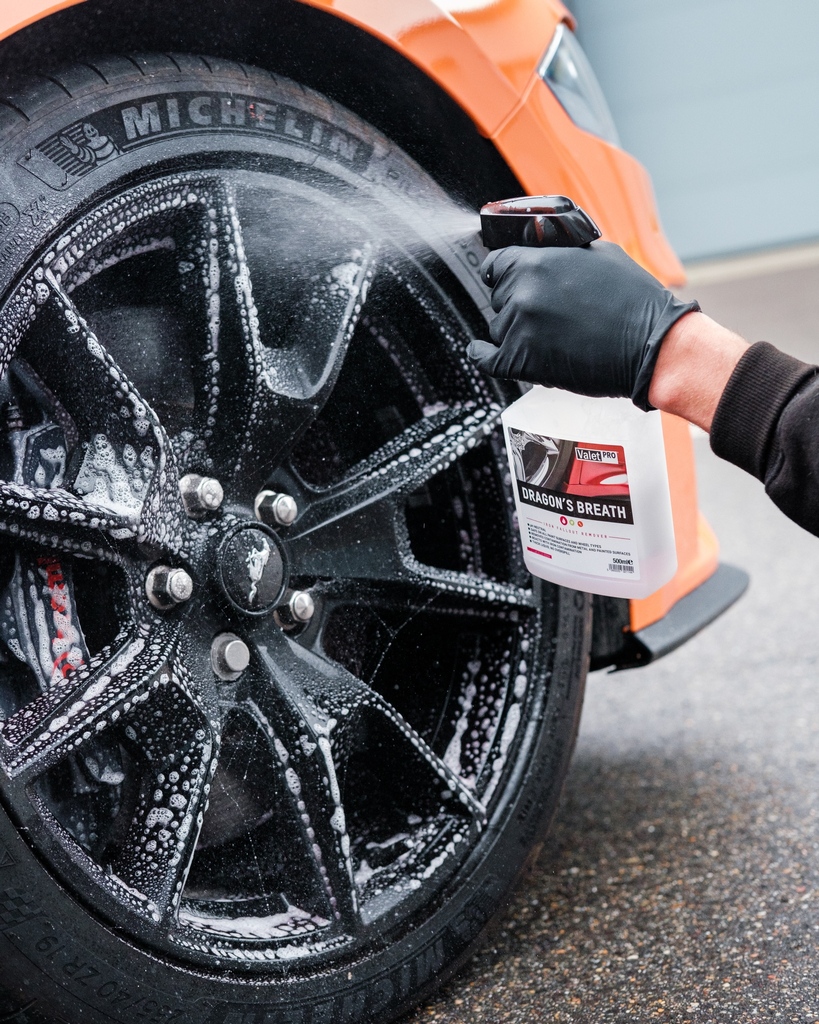 CleanandShinyUK's tweet photo. @valetpro_ltd Dragons Breath takes no prisoners when it comes to fallout remover, even spiders webs on Mustangs ๐ธ๐ซ
#ValetPRO - #DragonsBreath - #FalloutRemover https://t.co/2nyINLUkZG