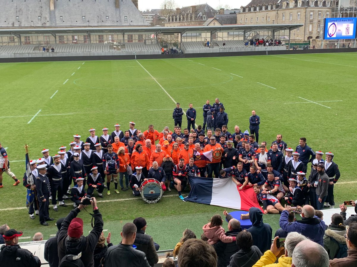 CEMM_FR's tweet photo. 🏈Le rugby club de la @MarineNationale 🇫🇷 a remporté le crunch contre la @RoyalNavy @RoyalNavyRL 🇬🇧 cet après midi à Vannes, avec un score de 3️⃣3️⃣ à 7️⃣. L'équipe féminine avait ouvert la voie de la victoire avec un score de 3️⃣4️⃣ à 7️⃣. Belle démonstration de combat en équipage ! https://t.co/ntG5vH8p9A
