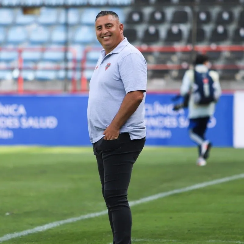 MCA99996904's tweet photo. Tremenda campaña de ascenso con Ñublense, ahora puntero en primera división, el MERITO es que no tiene un plantel caro, pero le sube el rendimiento a sus jugadores porque es MOTIVADOR pero es infravalorado solo porque es CHILENO, si fuera ARGENTINO, sonaría hasta en la selección. https://t.co/aPWbni7qam