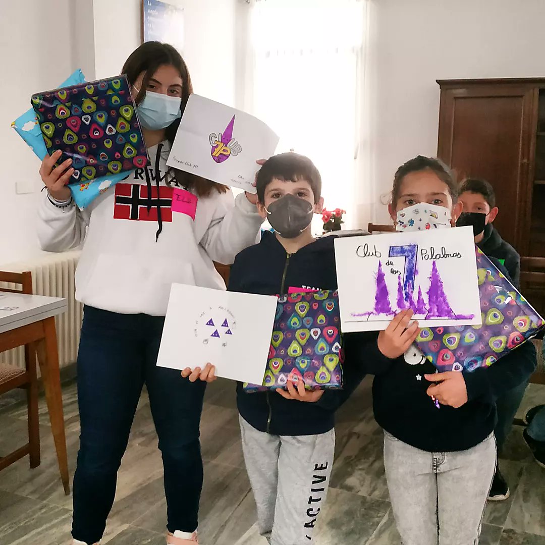 7PalabrasSoria's tweet photo. También hemos hecho entrega de los premios a los ganadores del Concurso que realizamos hace unos meses para crear el Logo del Club7P.
Enhorabuena a los tres y en especial a @elbaagm que fue la ganadora final.
#Club7P #clubinfantil7P #somoscofradia #masalladelViernesSanto https://t.co/p3M6rrlHn7