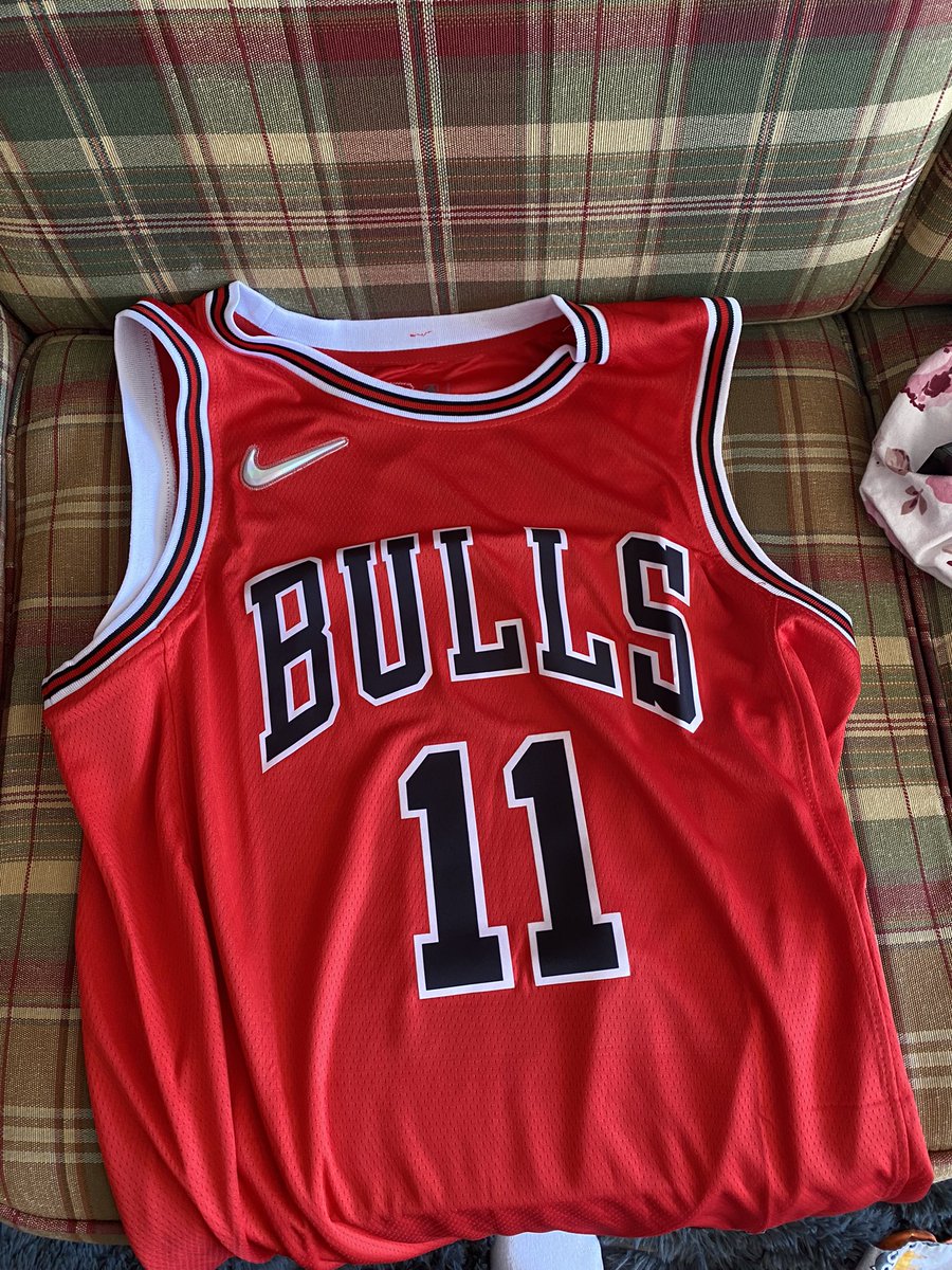 Just got this DeRozoan jersey from <a href="/JerseyFrosts/">Jersey Frosts</a> for a good price and it is 🔥 #BullsNation