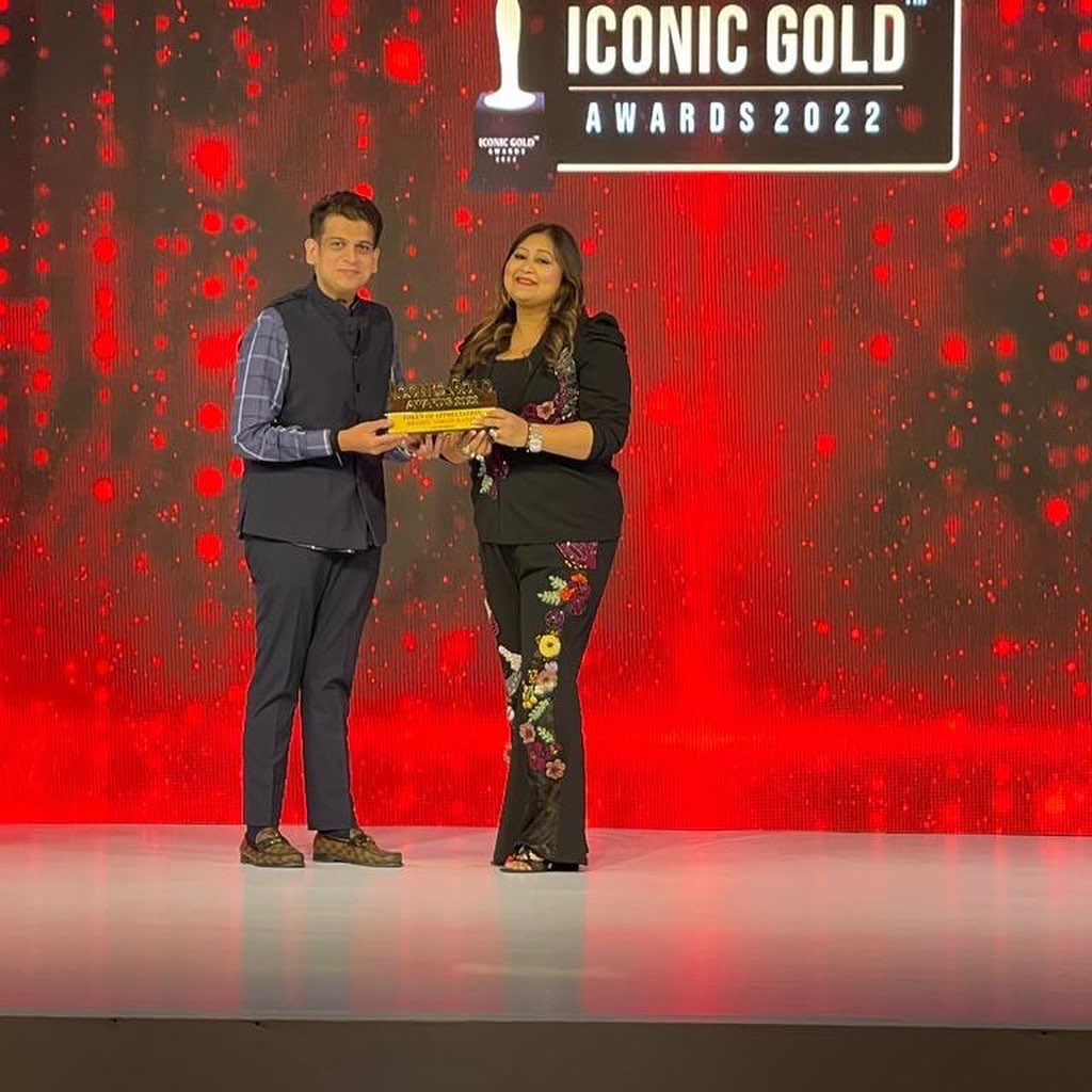 RahoolNKanal's tweet photo. Thank you for this honour @iconicgoldaward 2022 big thank you from team @ilovemumbaifoundation we all love Mumbai shall keep doing our best as always 🤗🙏 https://t.co/04oBP6oe2t