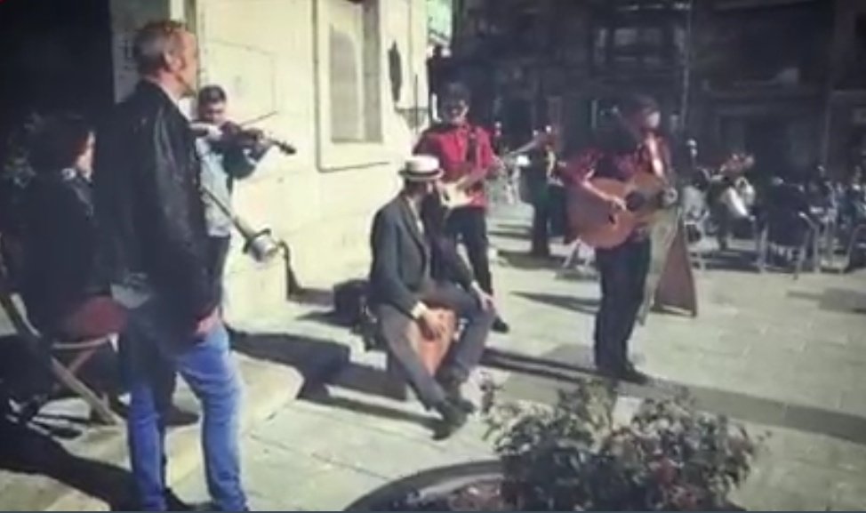 HolleyFuller4's tweet photo. .@TrackDogsMusic en plena calle. Que grandes!!
https://t.co/y4xin2tvB8 / #TrackDogs https://t.co/TROtp0OVTb