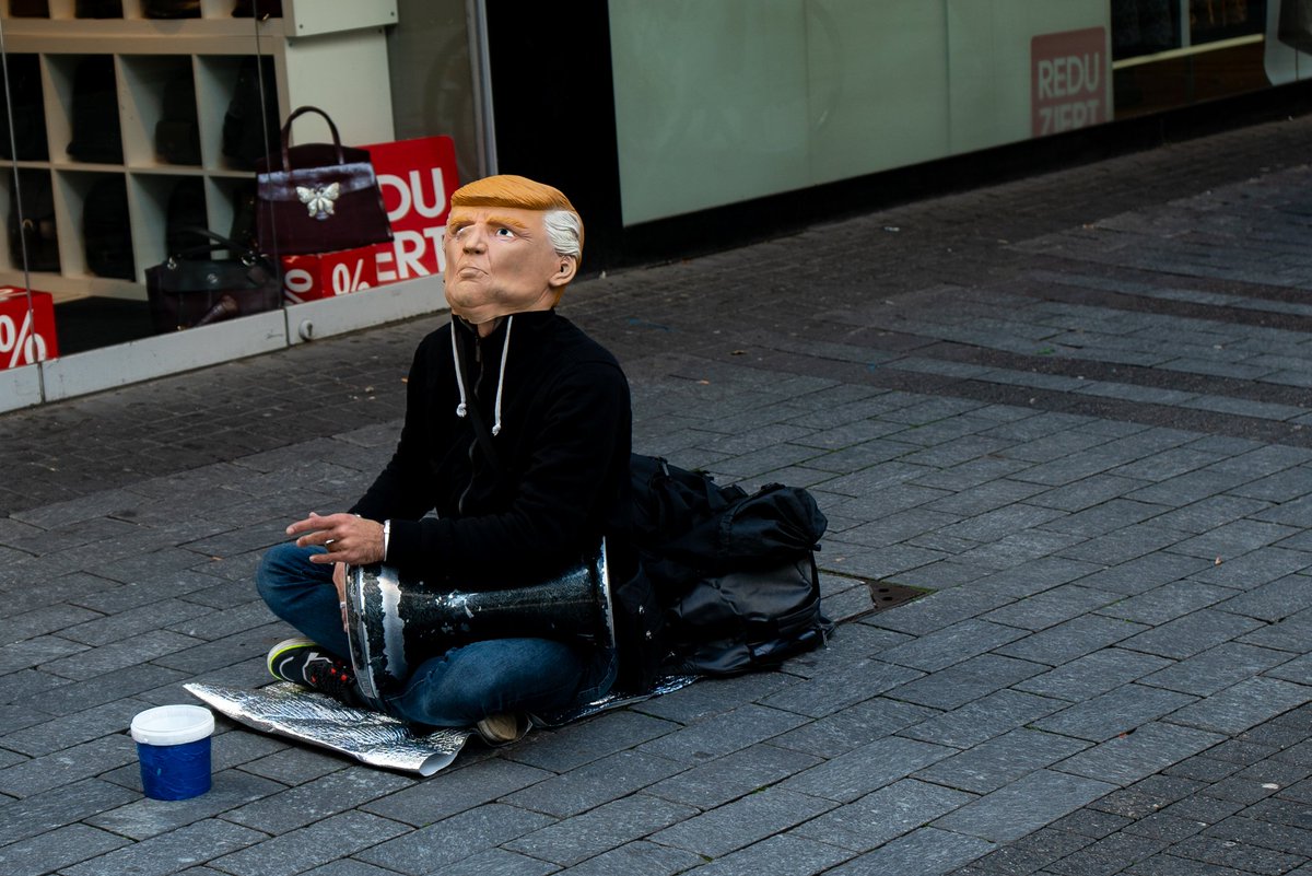 7/The son of a bitch, 2019 

○One day walking through Cologne, I came across this peculiar scene, it's a pity that we don't give alms, we are from a broken socialist country.

●$eth 0.05 

opensea.io/assets/0x495f9…