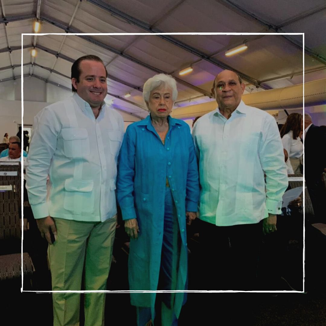 Con los compañeros <a href="/JosePaliza/">Jose Paliza</a> y <a href="/OrtizBosch/">Milagros Ortiz Bosch</a> previo a su Conferencia Magistral sobre la vida y obra del doctor José Francisco Peña Gómez.

#PRM #ConferenciaMagistral