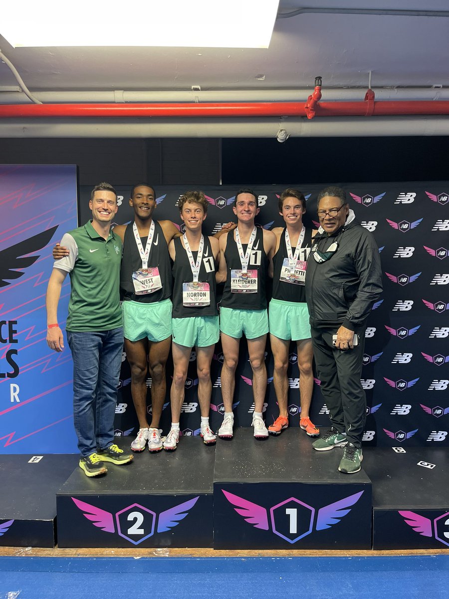 MerDolhare's tweet image. Great day at New Balance Nationals @ArmoryNYC! Both CD Track Club DMRs showed UP! 

Anna, Emma, Linde + Harper: 8th in Nation w/2PRs @ccdsbucs record + 2nd all-time indoor NC best mark.

Pete, Lionel, Everett + Connor: 2nd RisingStars w/3PRs, BUCS record + 4th all-time NC mark.🧨