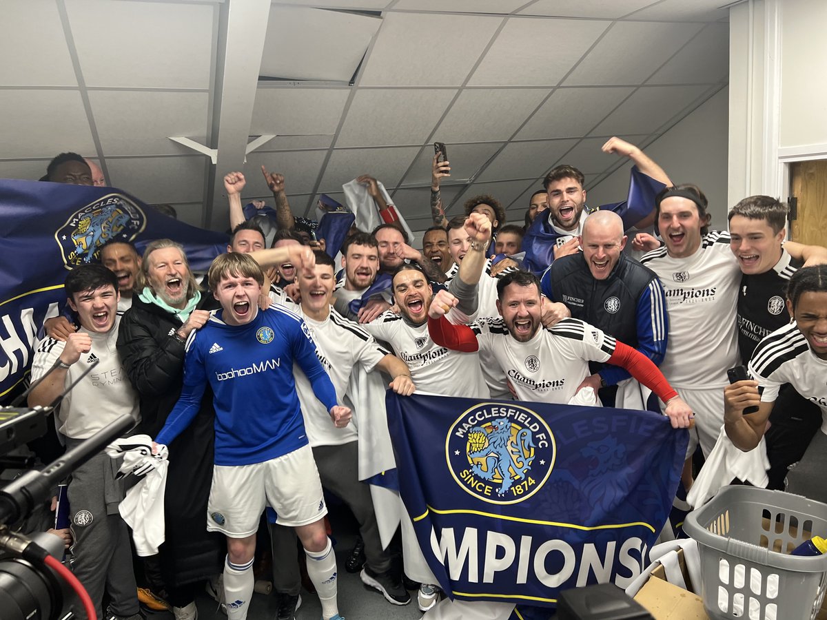 thesilkmen's tweet photo. 🏆🍾💙 https://t.co/PMJKUhcyGW