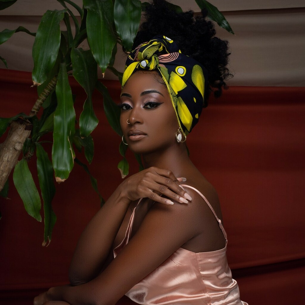 ceeceesclosetny's tweet photo. Wrap your crown in the bright and beautiful Nesia Shortie.
Text “cute” to 1-844-910-3493 and never miss a drop at https://t.co/pkig3jcFtL 👑
#teamceecee #ceeceesclosetnyc #blackownedbusiness #womanownedbusiness #womensupportingwomen #shesdope #selfmade … https://t.co/zLOSCYRoeU https://t.co/YuGN2MFyot
