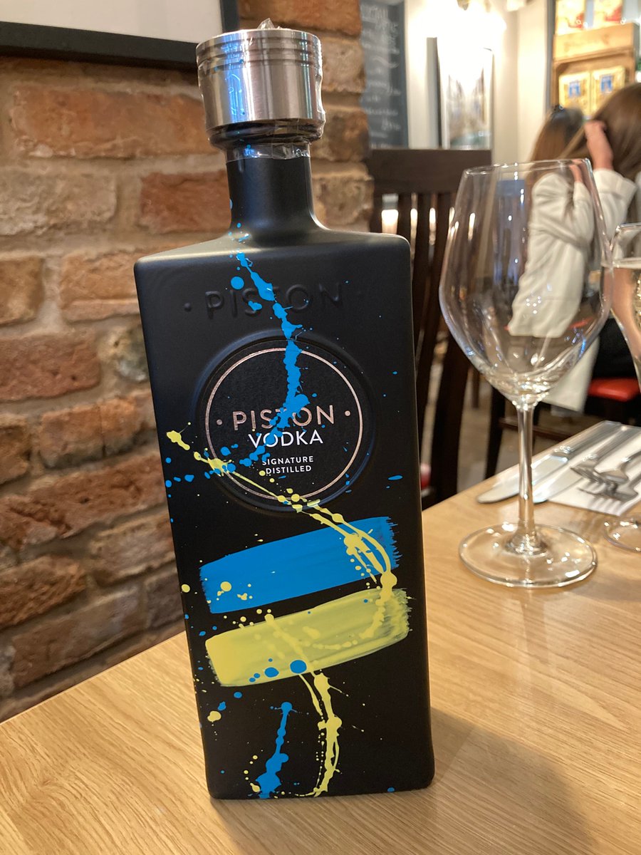 This is a really nice thing to do <a href="/PistonGin/">Dom Jones</a> #Ukraine #unisef