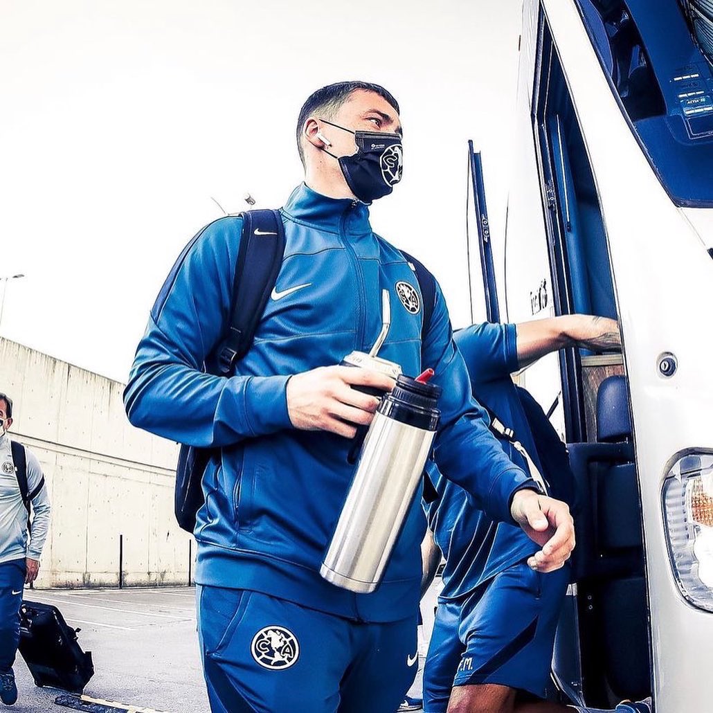 Biomskmx's tweet photo. Siente tu pasión y protégete como las Aguilas del america
y las de Chivas de Guadalajara. 🌟

¿Quién ganará el clásico de clásicos?👀💯⚽️

#Biomsk #PasiónFutbolera #Comodidad #Protección #Seguridad #LigaMX #Clásico https://t.co/5KlPg1wmJL