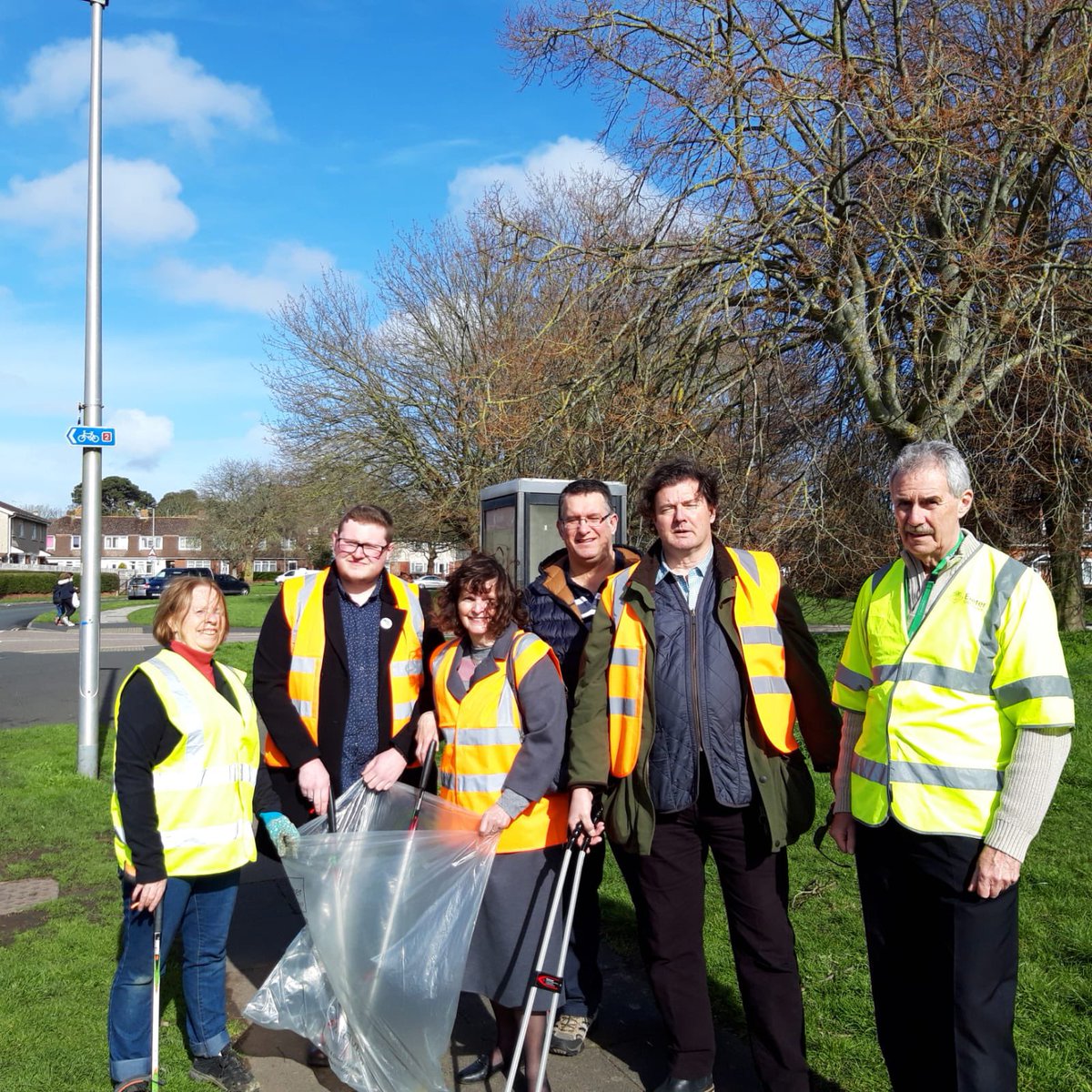 Exeter_Tories_'s tweet photo. Exeter @Conservatives Councillors & candidates out litter picking this morning⦠#SWBigClean #Exeter #Community https://t.co/EEEcb4hwDt