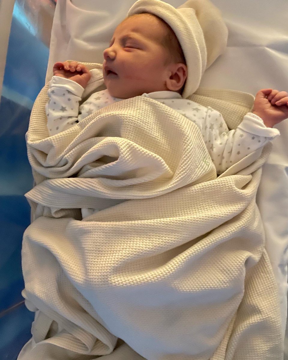 merry___alice's tweet photo. Introducing Robin Emilia Inman Wellingham!! Born on 10.03.22 at 11:41pm because heaven forbid she miss her due date! All 7lb 5oz of her is pretty excellent ❤️ @cwellingham https://t.co/xyp8LgVq9U