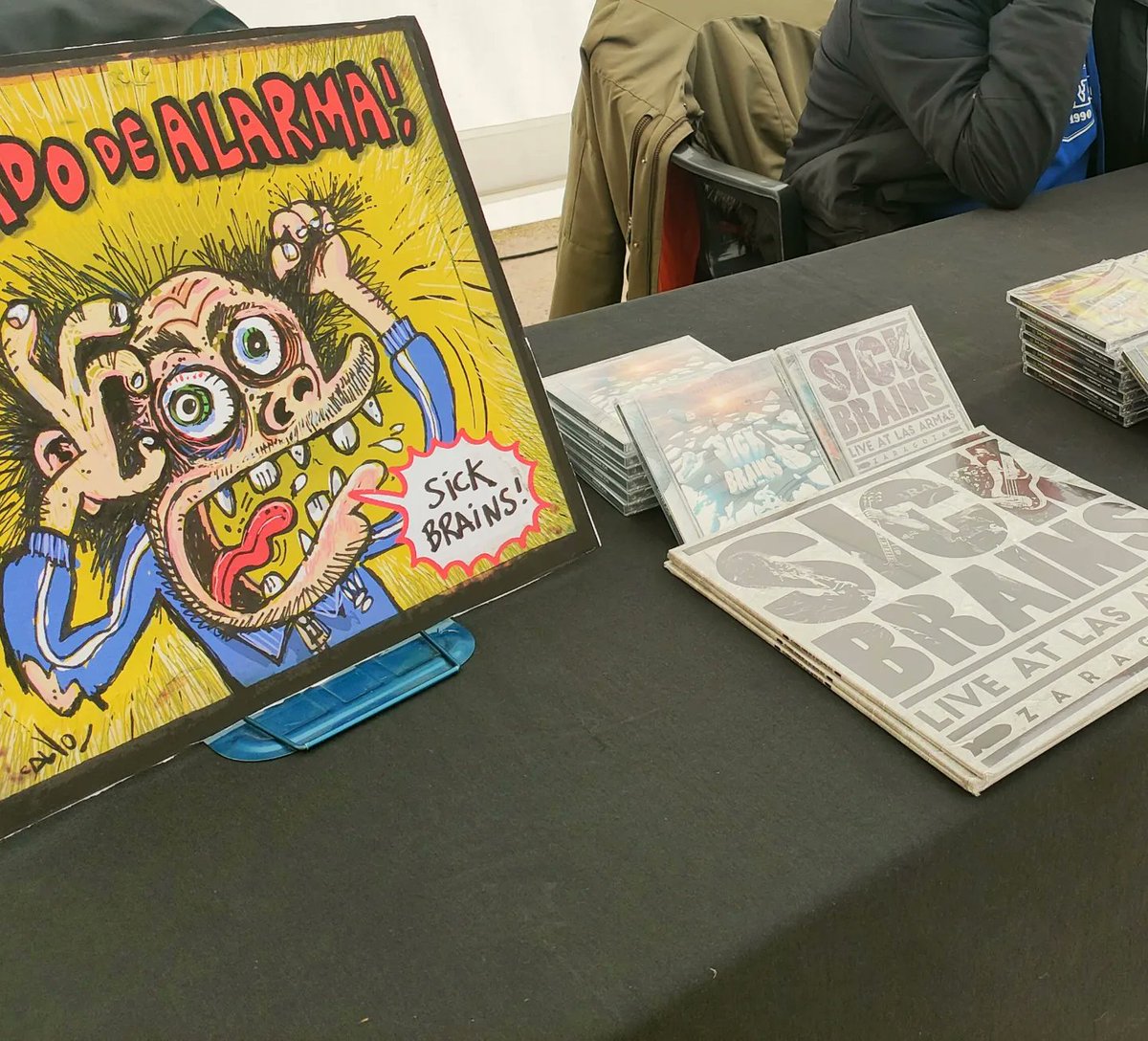cyevillalba's tweet photo. Presentación del #disco de la banda local @SickBrainsRock 🎸
Y "El Enigma de Sagarmatha" del #ilustrador José Blanco (Jota)" y textos de José Manuel Tafalla 📖
Acercarte a conocerles a la Feria del disco de vinilo y coleccionismo 🎫acceso libre
#arte #sickbrains #jotapencil https://t.co/SbnfLGGlNQ