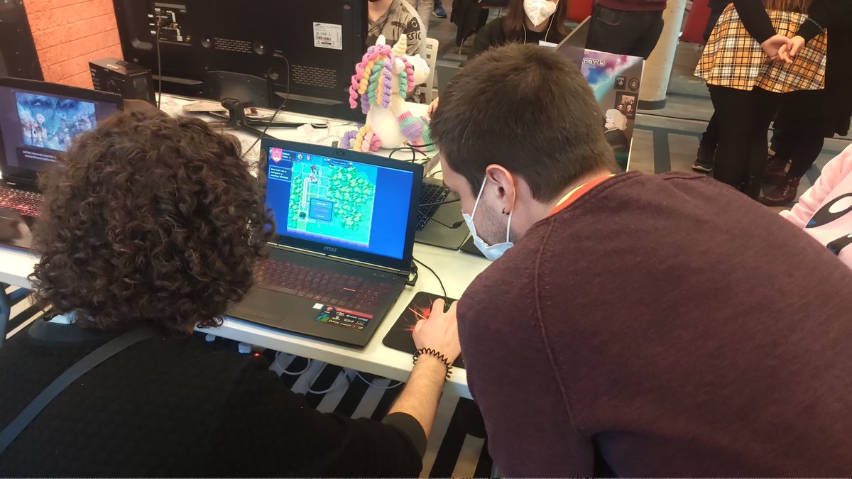 pitticli_dev's tweet photo. Increíble la experiencia en nuestro primer @VlcIndieSummit! 
Mucha gente ha pasado a probar nuestro juego y a darnos muchos ánimos para seguir desarrollando 💪 https://t.co/6CwbXKaLfu