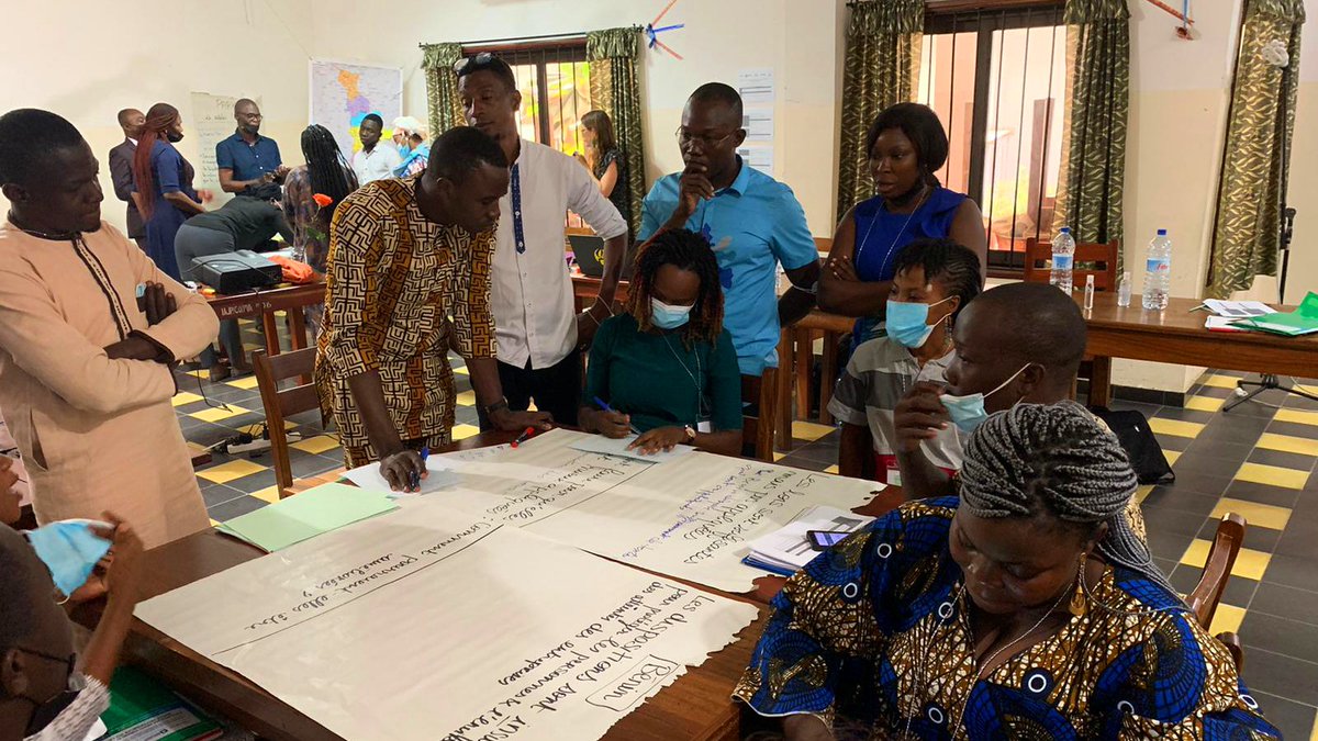 Asso_Sherpa's tweet photo. Devoir de vigilance, #RSE, #droitshumains, #environnement... clap de fin d'une semaine de formation avec Sherpa et 15 organisations de la société civile togolaises et béninoises à Cotounou au 🇧🇯 .
Une première étape réussie pour le #ProjetVigilance➡️https://t.co/Ucdtwl3pGN https://t.co/ZyI4ZSZCJC