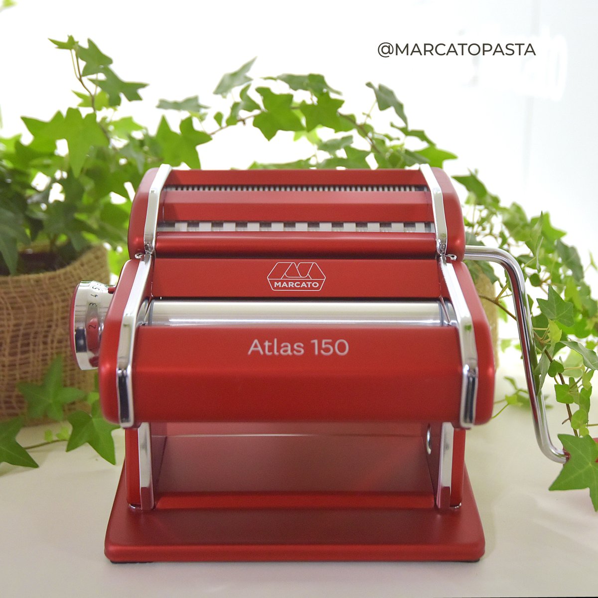 I designer da sempre cercano di avvicinare mondi apparentemente lontani: creatività e funzionalità, con l'arte della cucina che porta con sé tradizioni, manualità e cura dei dettagli. A HOMI Special Edition trovi il meglio di oggetti per la cucina.
#HOMI22 #HOMIspecialedition