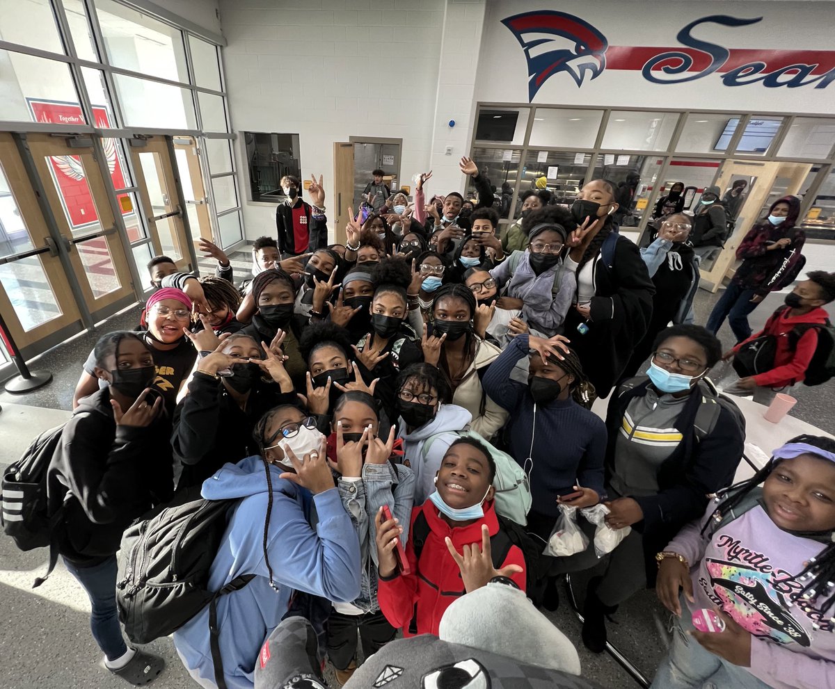 Breakfast at the shores !!!! We have some amazing kids ❤️ <a href="/ShoresMiddle/">Potomac Shores Middle School</a>