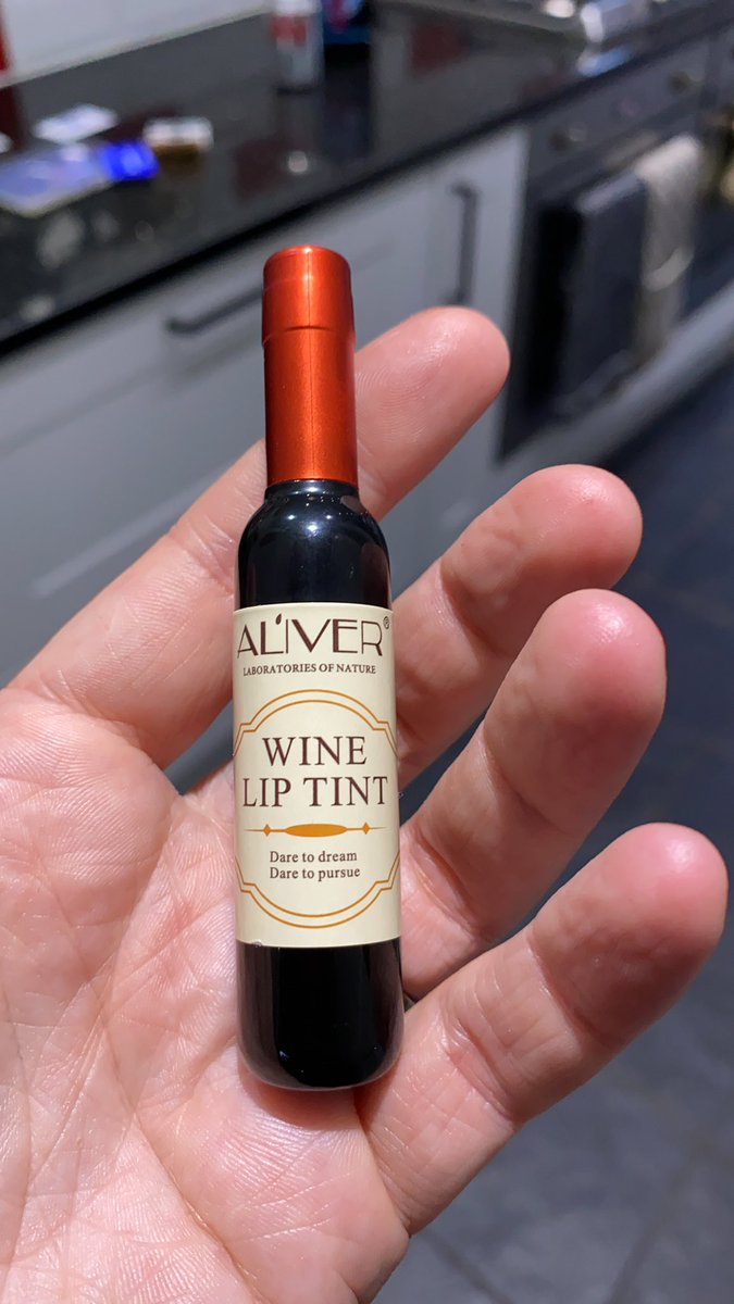 EmBombIbiza's tweet image. For fans of my lipstick game #TheCourse