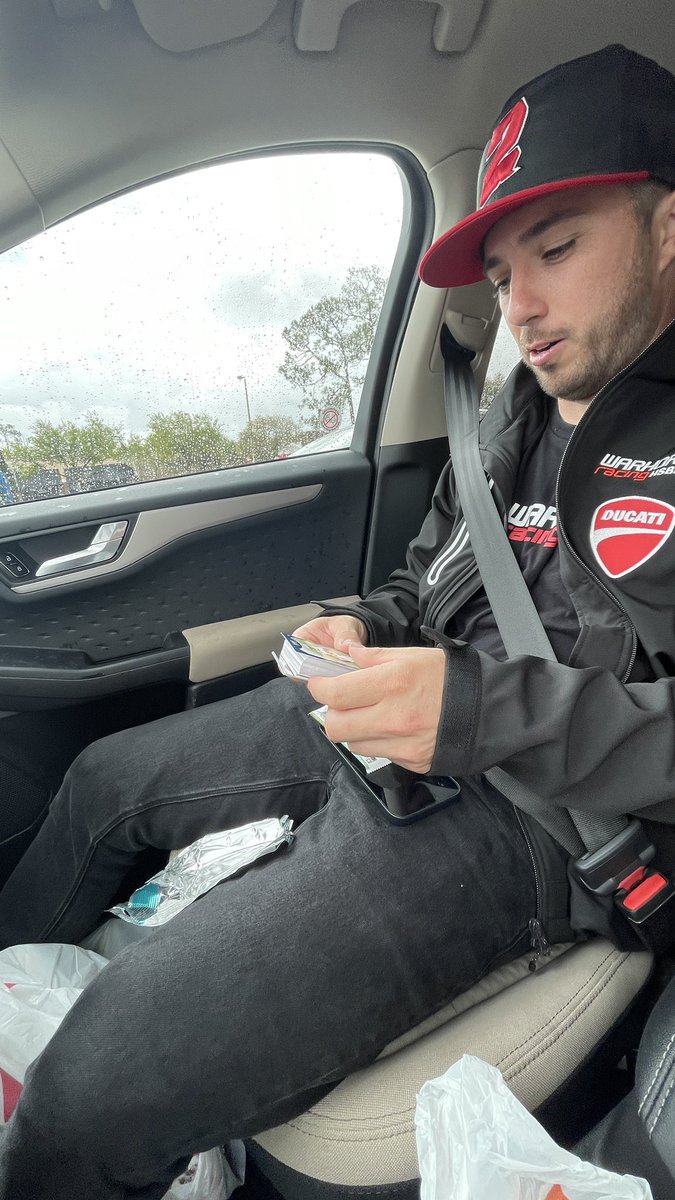 TheJordanMiller's tweet photo. Daytona 200 rain delay #carpull session w/ special guest, pole sitter @joshherrin! Outcome? 💩💩💩 🤬🤬🤬
🤣
@CardPurchaser https://t.co/7YKI7Xw2Ch