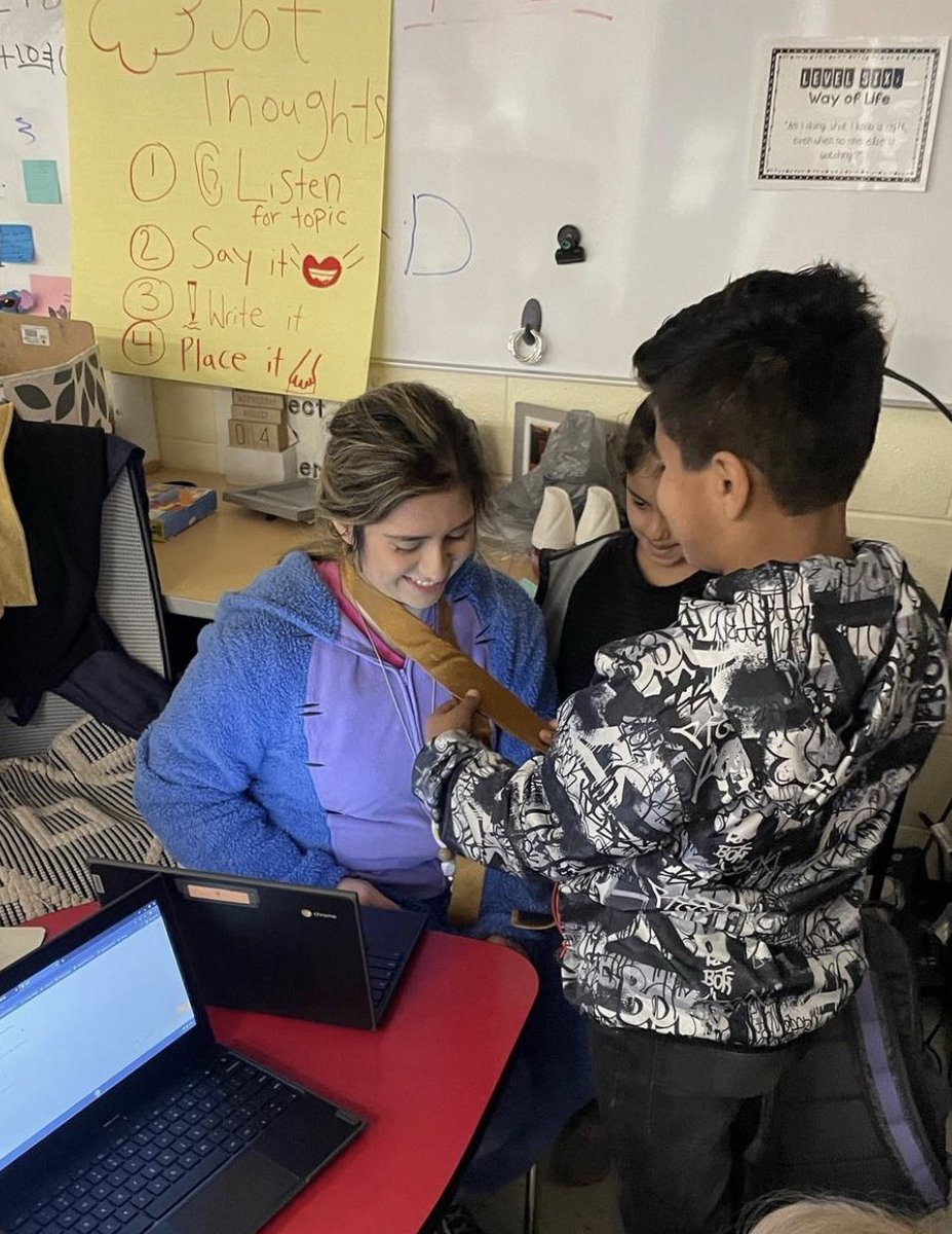 Emily Leon tweet media